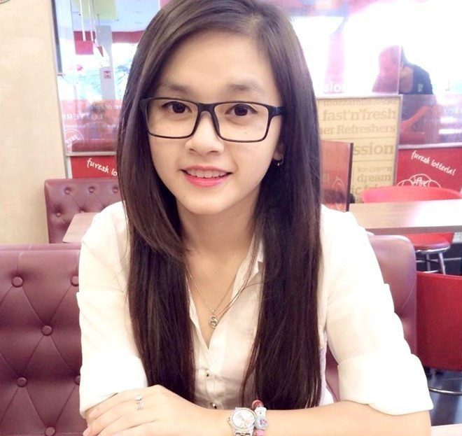 Nguyễn Hoàng Lan (20 tuổi) là sinh viên lớp Quản lý Kinh tế, Học viện Báo chí và Tuyên truyền. Nữ sinh từng gây chú ý khi kiên trì giảm 30 kg trong 2 tháng. Sau khi câu chuyện của Hoàng Lan được đăng tải trên nhiều diễn đàn, mạng xã hội, nữ sinh trở nên nổi tiếng.
