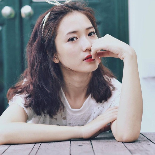 Khuôn mặt xinh xắn, không phụ thuộc nhiều vào trang điểm của Trâm Anh.