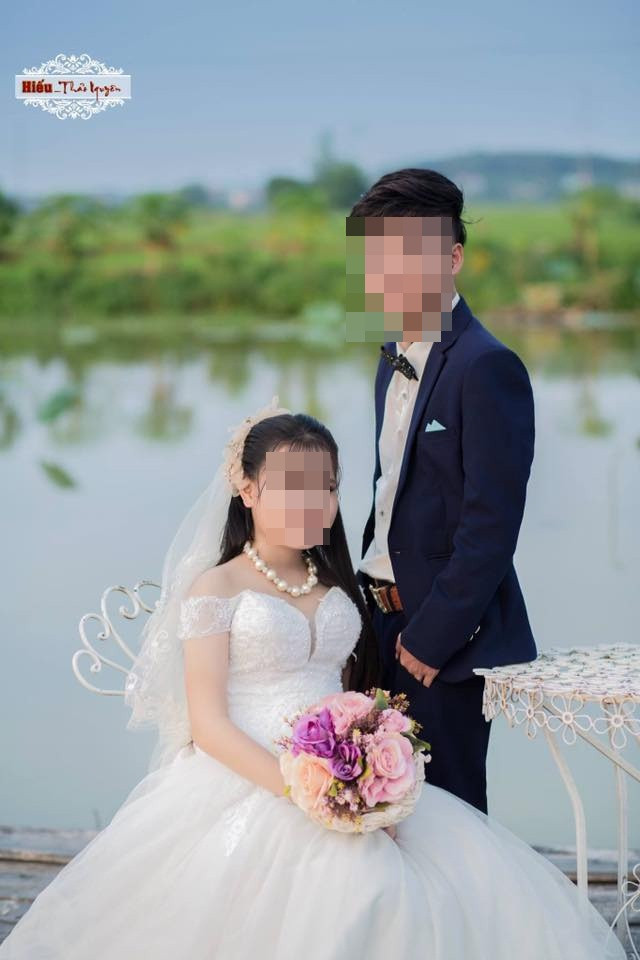 Nhìn vào chiếc bụng "to bất thường" của cô dâu nhí, nhiều cư dân mạng phỏng đoán có thể do cặp đôi này quyết định tiến tới một đám cưới cũng vì lý do "chạy bầu".
