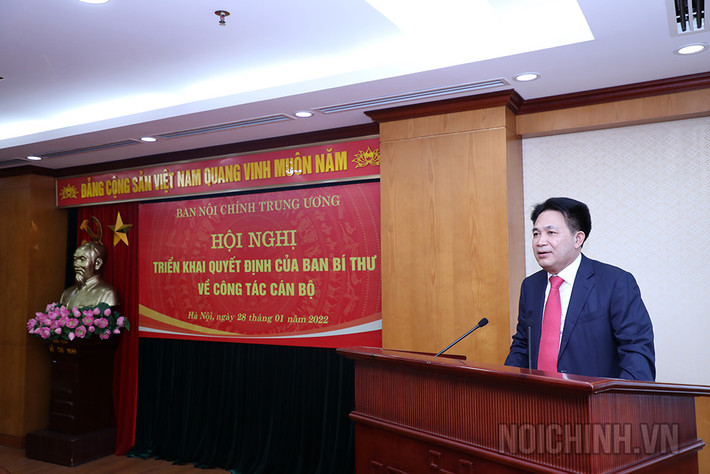 Phó Trưởng Ban Nội chính Trung ương Nguyễn Văn Yên: Ông Nguyễn Văn Yên, 56 tuổi, quê ở xã Hoàng Kim, huyện Mê Linh, Hà Nội. Ông Yên được bổ nhiệm làm Phó Trưởng Ban Nội chính Trung ương vào tháng 1/2022, khi đó ông đang giữ chức vụ Vụ trưởng Vụ Theo dõi xử lý các vụ án, vụ việc thuộc Ban Nội chính Trung ương.