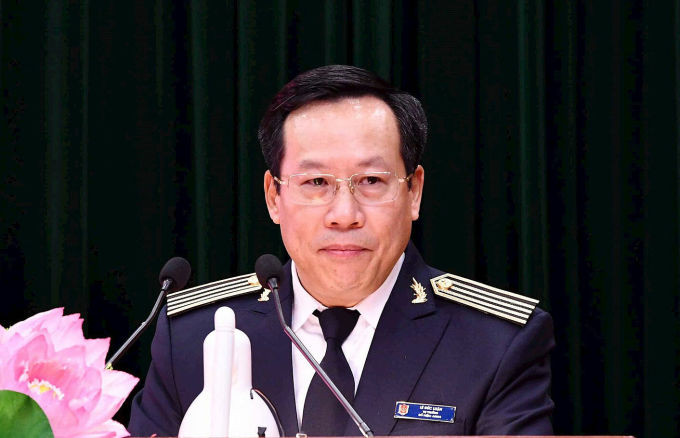 Thứ trưởng Y tế Lê Đức Luận: Ngày 3/2/2023, Thủ tướng Chính phủ Phạm Minh Chính vừa ký quyết định điều động, bổ nhiệm ông Lê Đức Luận - Vụ trưởng Vụ Chế độ và Kiểm soát chất lượng kiểm toán thuộc Kiểm toán Nhà nước - giữ chức Thứ trưởng Bộ Y tế. Thứ trưởng Y tế Lê Đức Luận 55 tuổi, quê Yên Bái, trình độ tiến sĩ.