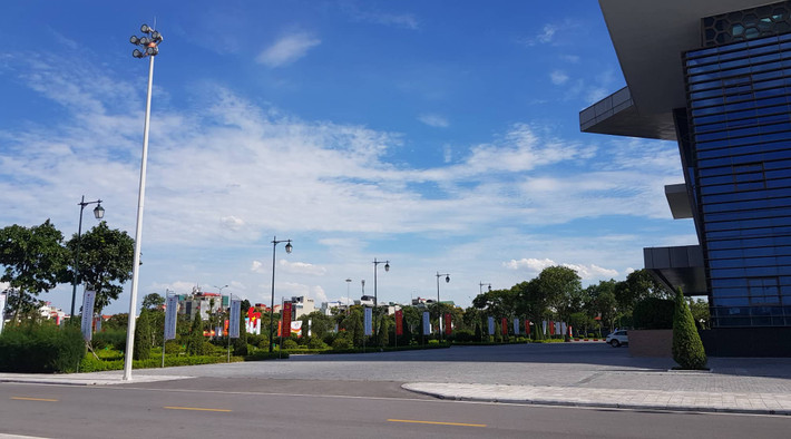 Công trình Trung tâm Văn hoá xứ Đông Hải Dương có tổng mức đầu tư hơn 648 tỷ đồng. Thời điểm thanh tra, chủ đầu tư đã lập quyết toán giá trị thi công xây dựng gói thầu số 03, 04, nhưng chưa lập báo cáo quyết toán dự án hoàn thành. Tổng giá trị nghiệm thu, quyết toán gói thầu số 04 thi công xây dựng, cung cấp và lắp đặt thiết bị Trung tâm Văn hoá xứ Đông Hải Dương là 485,6 tỷ đồng.