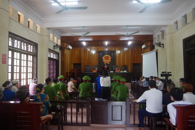 Về trách nhiệm dân sự, bị cáo Năng và Mừng có trách nhiệm bồi thường gia đình anh Cường số tiền nợ 2,9 tỷ đồng, đồng thời có trách nhiệm bồi thường chi phí tìm kiếm, mai táng, bồi thường tổn thất tinh thần cho bố mẹ và con anh Cường. Bị cáo cấp dưỡng hàng tháng từ tháng 11/2020 đến khi cháu đủ 18 tuổi, cấp dưỡng bố mẹ anh Cường đến khi bố mẹ bị hại qua đời…