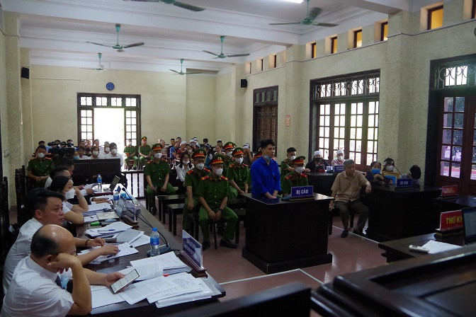 Mới đây, Toà án nhân dân cấp cao tại Hà Nội đã mở phiên tòa xét xử phúc thẩm bị cáo Cao Tài Năng (SN 1981, ở TP Hải Dương) về các tội Giết người, Cướp tài sản và Xâm phạm thi thể, mồ mả, hài cốt; bị cáo Vũ Thị Mừng (SN 1983, vợ Năng) bị truy tố về tội che giấu tội phạm và xâm phạm thi thể, hài cốt. Nạn nhân trong vụ án này là anh Dương Công Cường (SN 1974, ở phố Cuối, thị trấn Gia Lộc).