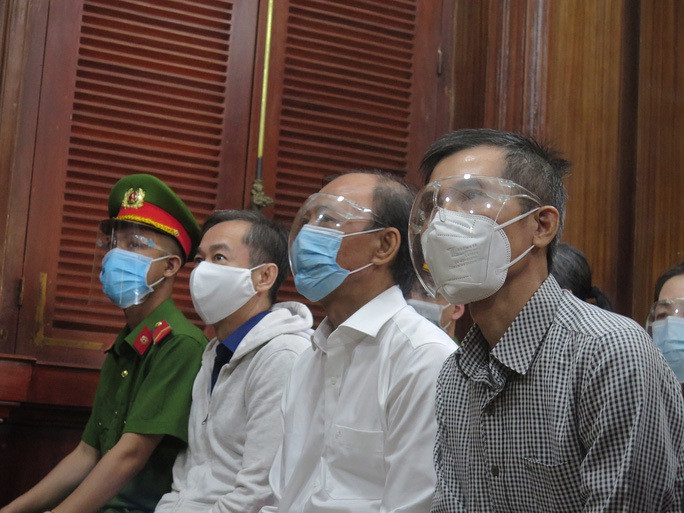 Vụ án SAGRI: Vụ án vi phạm quy định về quản lý, sử dụng tài sản Nhà nước gây thất thoát, lãng phí và tham ô tài sản xảy ra tại Tổng Công ty TNHH Một thành viên Nông nghiệp Sài Gòn (SAGRI) đã gây thiệt hại cho nhà nước số tiền đặc biệt lớn hơn 672 tỷ đồng. 19 bị cáo bị tuyên án trong đó ông Lê Tấn Hùng - nguyên Tổng Giám đốc SAGRI bị tuyên đến 25 năm tù, ông Trần Vĩnh Tuyến – cựu Phó Chủ tịch UBND TP HCM bị tuyên 6 năm tù.