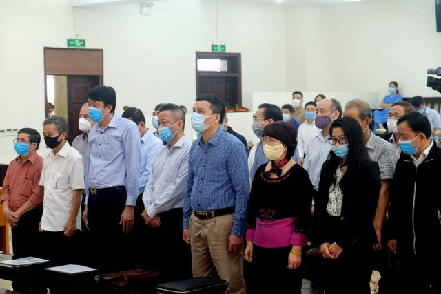 Đại án gang thép Thái Nguyên: Vụ án "Vi phạm quy định về quản lý, sử dụng tài sản nhà nước gây thất thoát, lãng phí”, “Thiếu trách nhiệm gây hậu quả nghiêm trọng” xảy ra tại Công ty cổ phần Gang thép Thái Nguyên (TISCO), gây thiệt hại 830 tỷ đồng. Tháng 4/2021, TAND TP Hà Nội đã tuyên án đối với 19 bị cáo, trong đó, bị cáo Trần Trọng Mừng, nguyên Tổng Giám đốc TISCO 9 năm 6 tháng tù.