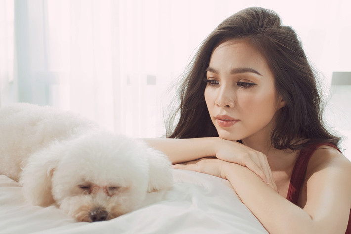 Hiền Thục vừa chia sẻ bộ hình chụp chung với Gia Bảo nhân ngày sinh nhật lần thứ 16 của con gái. Bộ hình được thực hiện với ý tưởng độc đáo khi hai mẹ con tạo dáng giống nhau và chụp cùng một bối cảnh.