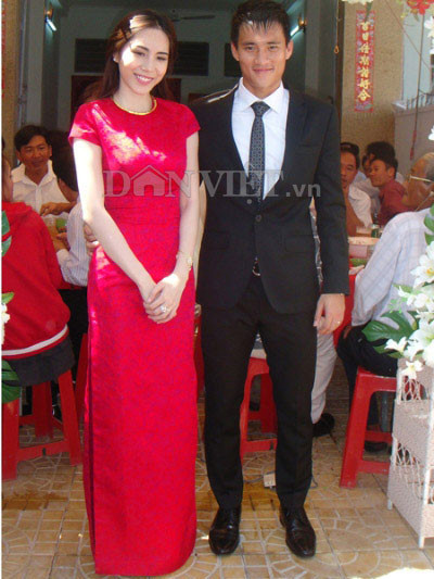 Trước tình yêu quá lớn của Thủy Tiên, Công Vinh đã quyết định gắn bó cả cuộc đời. "Nếu không thể lấy Tiên làm vợ, có lẽ tôi sẽ không còn muốn lấy ai khác", anh chia sẻ trong tự truyện. Ảnh: Dân Việt