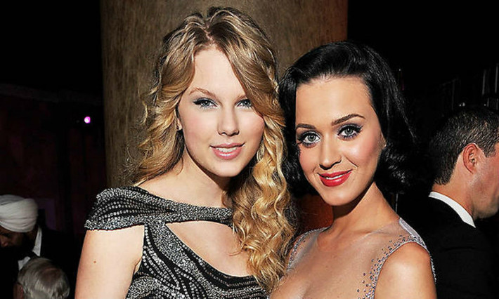 Năm 2009, Swift ghi trên trang Twitter rằng: "Tôi yêu Katy Perry! Tôi sẽ dán ảnh poster của cô ấy lên tường". Perry hồi đáp là: "Em ngọt ngào quá! Chúng ta hãy cùng viết nhạc chung cho album mới nhé!". Năm đó, Swift cũng tham dự tiệc sinh nhật lần thứ 25 của Perry và đăng những lời chúc tốt đẹp đến với cô.