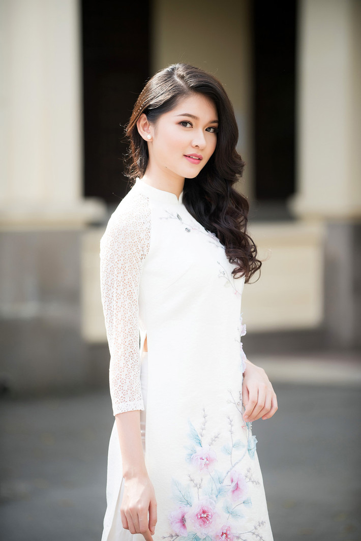 Á hậu 2 Hoa hậu Việt Nam 2016 - Thùy Dung cũng bay từ TPHCM ra Hải Phòng tham gia chương trình. Là top 3 đương kim, cô sẽ có chuỗi hoạt động đồng hành ở nhiều vai trò trong cuộc thi năm nay.