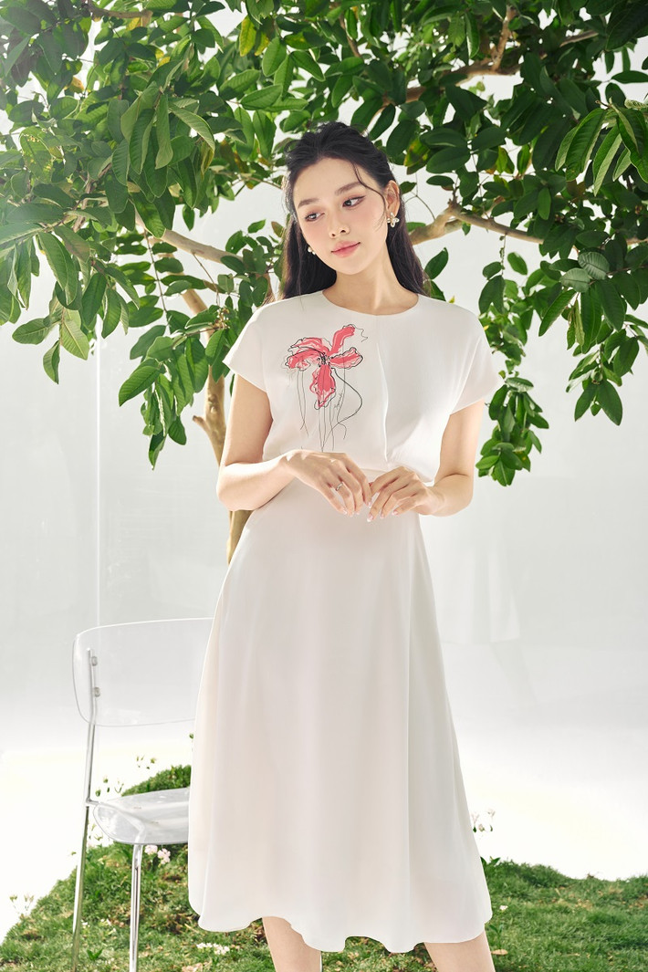 Á hậu Tường San vừa trình làng bộ ảnh thời trang mới. Trong bộ ảnh nàng á hậu diện những thiết kế nữ tính, nhẹ nhàng, hiện đại.