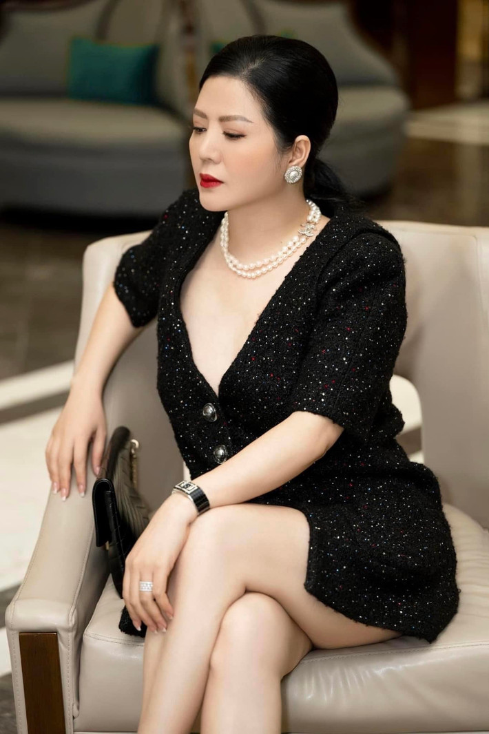Nữ ca sĩ cũng cho biết, sức hút của một nghệ sĩ không chỉ qua vẻ đẹp bên ngoài mà còn thông qua niềm đam mê nghệ thuật và sự cẩn trọng trong việc duy trì sức khỏe.