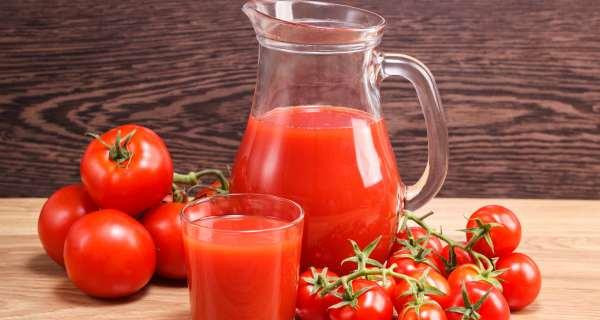 Bảo vệ tim mạch: Cà chua chứa choline, kali, chất xơ và vitamin C giúp cải thiện chức năng của tim. Theo các nghiên cứu, thực phẩm giàu kali như cà chua sẽ có hiệu quả trong việc làm giảm nguy cơ mắc bệnh tim mạch. Đây có thể xem là một trong những lợi ích hàng đầu của cà chua đối với sức khỏe. Ảnh: Boldsky.