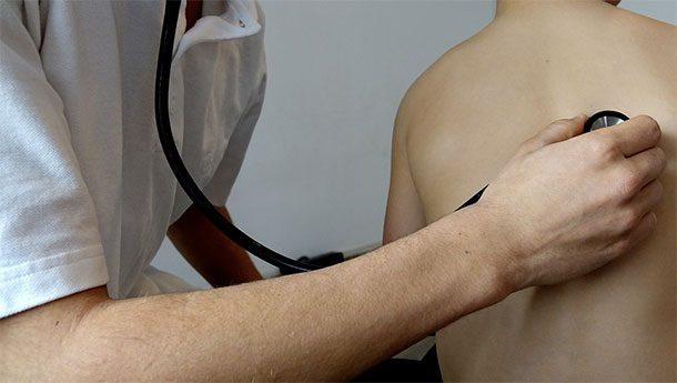 4. Các triệu chứng cơ bản của bệnh lao là ho máu, sốt và giảm cân. Một khi các cơ quan khác bị ảnh hưởng, các triệu chứng bổ sung sẽ phát sinh. Ảnh: Webmd.