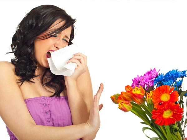 Không rửa tay đúng cách: Nếu không rửa tay đúng cách, bạn có thể bị cảm. Hãy rửa tay bằng xà phòng diệt khuẩn sau khi tập thể dục hoặc đếm tiền... Đặc biệt, tiền giấy là một trong những ổ vi khuẩn cảm cúm dễ lây nhiễm nhất. Do đó, nếu rửa tay thường xuyên, bạn có thể bảo vệ mình khỏi nguy cơ mắc cảm cúm. Ảnh: Boldsky.