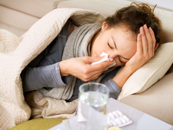 Bạn có thể bị cảm cúm vào bất kỳ mùa nào trong năm và nhất là vào mùa lạnh. Do đó, hãy cẩn trọng với một số thói quen hàng ngày có thể khiến bạn mắc cảm cúm. Ảnh: Boldsky.