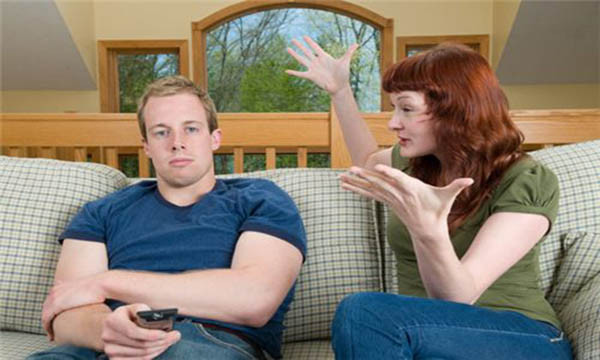 Giảm căng thẳng và lo âu: Cảm xúc và lời nói bạn cố tránh để không gây ra cãi nhau, có thể khiến bạn trở nên căng thẳng hơn. Việc kìm nén cảm xúc trong thời gian dài có thể gây ra tình trạng lo âu và trầm cảm. Trong khi đó, hormone stress có thể dẫn tới đau đầu và mất ngủ. Tuy nhiên, một cuộc cãi vã có thể giúp giải quyết những căng thẳng và âu lo. Ảnh: Internet.