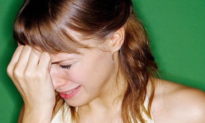 1. Bảo vệ thị lực: Theo Huffington Post, chức năng cơ bản của tuyến lệ đó là bảo vệ đôi mắt, giúp tăng cường thị lực. Lợi ích của việc khóc không chỉ là rửa nhãn cầu mắt, mí mắt mà nước mắt còn giúp ngăn sự mất nước của niêm mạc. Ảnh: Wonderslist.