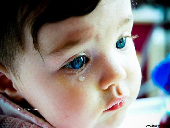 6. Làm dịu nỗi buồn: Khóc giúp cải thiện tâm trạng, đặc biệt là trong những tình huống đau buồn. Nó loại bỏ những suy nghĩ buồn bã, tiêu cực trước khi chúng ảnh hưởng đến hệ tim mạch và thần kinh. Ảnh: Binscorner.