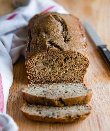 Bánh mì chuối: Dành chút thời gian làm món bánh chuối này vào đầu tuần và những ngày tiếp theo bạn sẽ không phải lo chuẩn bị bữa sáng. Chỉ cần một miếng bánh này, bạn sẽ có bữa sáng nhanh và đủ năng lượng để bắt đầu ngày mới. Ảnh: Realsimple.