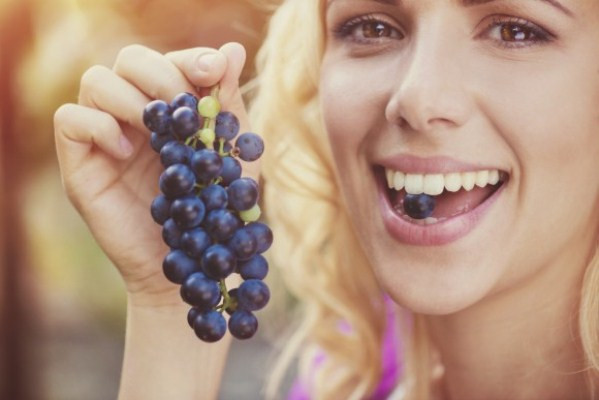 8. Nho: Nho chứa anthocyanin giúp làm giảm viêm. Chúng cũng làm giảm nguy cơ mắc một số bệnh bao gồm bệnh tim, tiểu đường, béo phì, bệnh Alzheimer và các rối loạn mắt. Ảnh: iStock.