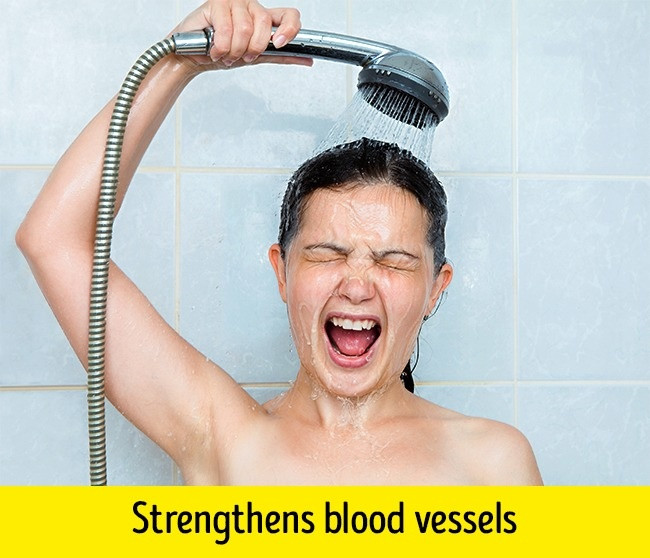 5. Tắm bằng vòi hoa sen: Chỉ mất một vài phút thực hiện thói quen hàng ngày hết sức bình thường này sẽ đem lại những lợi ích to lớn cho sức khỏe. Tắm bằng vòi hoa sen củng cố hệ thần kinh và mạch máu tốt hơn. Hơn nữa, cách tắm này còn có tác dụng trong việc ngăn ngừa và điều trị các tĩnh mạch gây tĩnh mạch. Ảnh: Depositphotos.