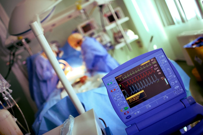 Ăn nhiều đường hại tim mạch: Trên thực tế, nó có hại hơn chất béo vì đường gây tổn thương cho động mạch và tim, làm tăng nguy cơ bị đau tim và bệnh tim mạch. Ngoài ra, nó cũng làm tăng mức insulin, kích hoạt hệ thống thần kinh giao cảm, tăng nhịp tim và huyết áp. Ảnh: Shutterstock.