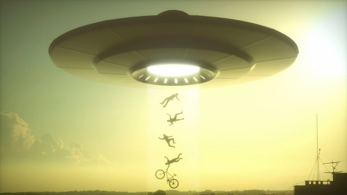 Một số cựu binh Nga cũng kể về những cuộc chạm trán bí ẩn với vật thể lạ nghi UFO trong Chiến tranh lạnh. Theo lời kể của các nhân chứng, UFO của người ngoài hành tinh xuất hiện đột ngột trên đầu trời trước khi lặn xuống đáy biển.