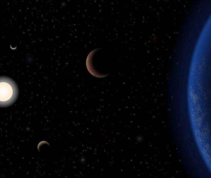 Tình trạng trên chỉ xảy ra khi thiên thể "con" quay quá gần "mẹ" của nó. Khoảng cách từ Proxima b với sao mẹ chỉ bằng 1/10 khoảng cách từ sao Thủy đến Mặt trời.