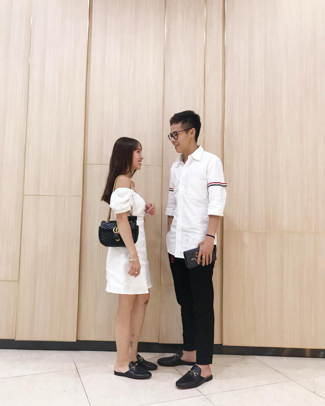 Trong họp báo Sneaker Fest Việt Nam 2019, Minh Anh cũng góp mặt với outfit đơn giản, túi Chanel gần 100 triệu, giày Gucci hơn 28 triệu đồng.