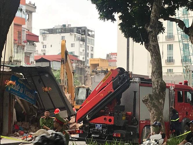 Hiện trạng ngôi nhà trước đó là kết cấu tường gạch, mái ngói có kích thước mặt tiền rộng 3m, sâu khoảng 20m. Tầng 1 là ngõ đi chung của các hộ phía sau của biển số nhà 32, tầng 2 ngôi nhà thuộc quyền sử dụng của Công ty cổ phần Intimex Việt Nam.