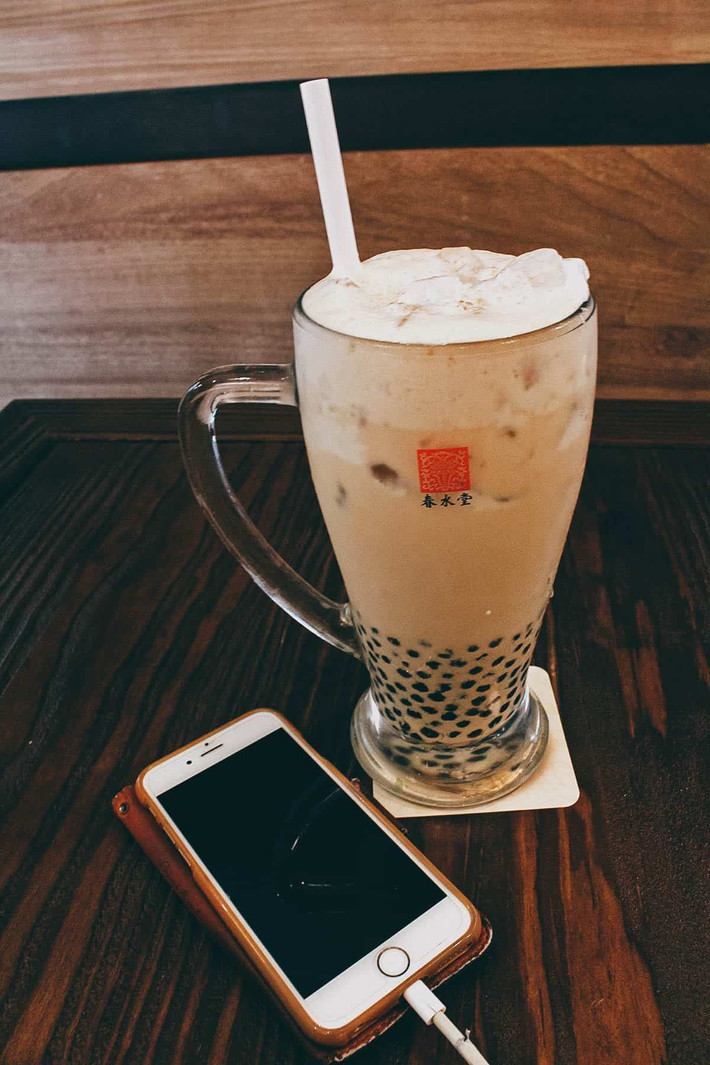 Trà sữa chân trâu (Boba): Đây là thức uống phổ biến ở Đài Loan, mà từ đó trở nên nổi tiếng ở nhiều nơi trên thế giới. Bạn thấy nó ở khắp mọi nơi ở Đài Loan.