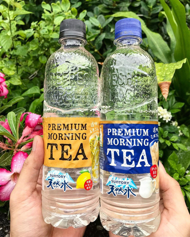 Nhiều người khi chưa thử tỏ ra nghi ngờ về vị trà của nó, nhưng trên thực tế, chỉ cần mở nắp chai, ngửi là bạn có thể cảm nhận khá rõ mùi trà sữa của chai nước lọc này. Khi uống thì loại nước lọc này khá rõ vị trà, hơi ngọt thanh.