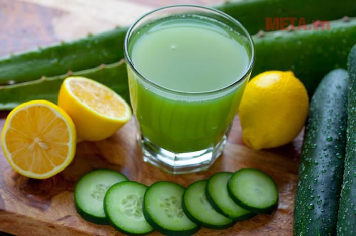 Sinh tố chanh và dưa leo cũng là món sinh tố giảm cân sau sinh nhanh mà bạn không nên bỏ lỡ để nhanh chóng sở hữu vòng eo thon gọn, làn da đẹp mà không hề ảnh hưởng xấu đến sức khỏe của mình cũng như lượng sữa cung cấp cho trẻ mỗi ngày.