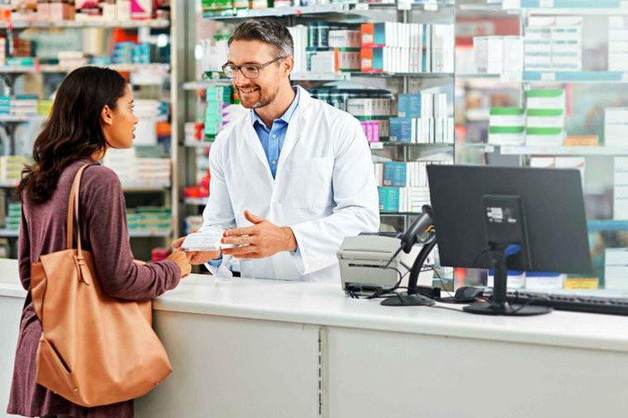 Uống nhiều thuốc: Tạp chí Dược phẩm lâm sàng của Anh đã công bố một nghiên cứu rằng việc sử dụng thuốc giảm đau trong khoảng thời gian dài sẽ ảnh hưởng đến chức năng giải độc gan, gây tổn thương gan. Ảnh: RD, Internet.