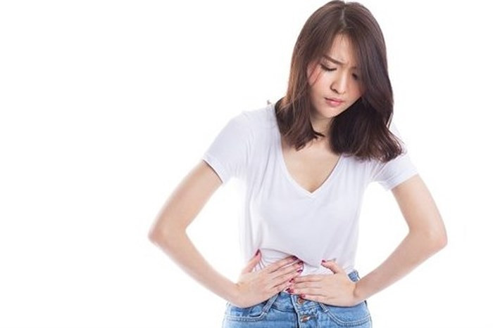 Đau bụng kinh: Rau má hái lúc mới ra hoa, rửa sạch, phơi khô, tán nhỏ. Ngày uống 2 thìa cà phê vào buổi sáng.