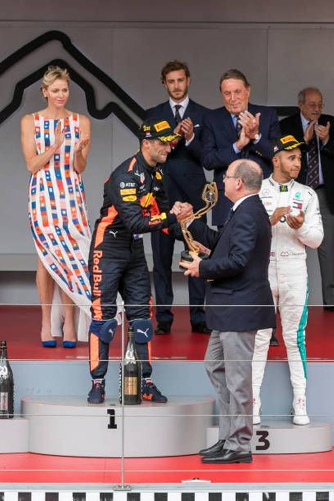 Thân vương và vương phi Monaco cũng tham dự sự kiện cao cấp như giải đua xe công thức 1 Grand Prix. Nhiều khách đến sự kiện này sẽ ở khách sạn hạng sang Metropole có giá lên đến 41.000 USD/đêm (~953 triệu đồng).