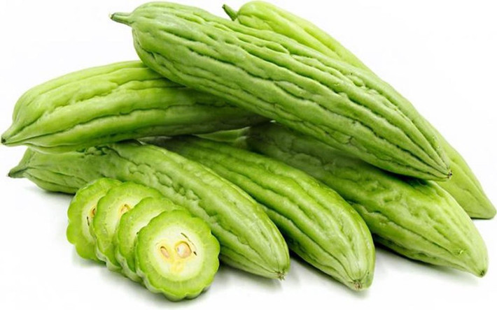 Cải thiện làn da: Những món ăn và đồ uống làm từ mướp đắng mang lại rất nhiều lợi ích cho da. Nó là một tinh chất tự nhiên, nhẹ nhàng cho da, giúp điều trị mụn trứng cá, vảy nến và eczema, mang lại cho bạn một làn da tươi sáng.