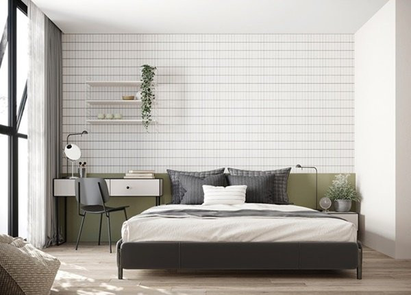 Bên trong phòng ngủ tối giản, đầu giường trang trí bằng màu xanh lá tạo sự khác biệt.