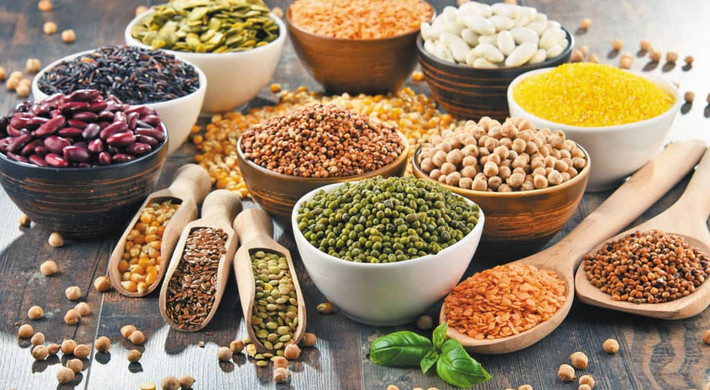 Ngũ cốc: Trong ngũ cốc chứa kẽm, vitamin B, và sắt. Kẽm vô cùng quan trọng đối với mái tóc khỏe đẹp vì nó đóng vai trò điều tiết các hormone, có ảnh hưởng trực tiếp đến độ dày, độ dài của tóc.