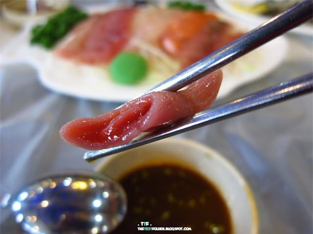 Theo nhiều khách du lịch tới Hàn Quốc, món ăn từ cá dương vật dai, ngon, có vị như hàu, sò tươi.