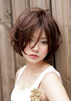 Nhược điểm của kiểu tóc này là khi đạt độ dài chấm vai, đuôi tóc có thể bị vểnh ra ngoài. Tuy nhiên, sự lộn xộn vẫn là điểm đặc trưng của phong cách tỉa layer nên bạn không cần quá bận tâm.