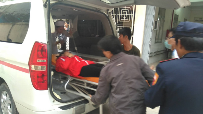 Công tác cứu chữa rất khẩn trương.