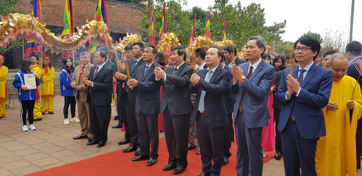 Lãnh đạo tỉnh Hải Dương và Bộ, Sở, ban ngành dâng hương đền thờ nhà giáo Chu Văn An.