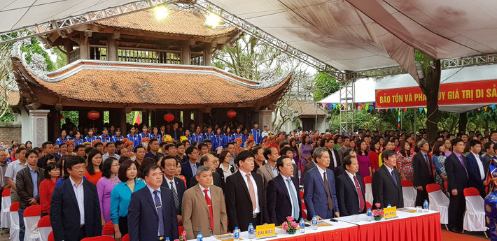 Đến dự Lễ hội khai bút và khai mạc hội sách Xuân Kỷ Hợi có lãnh đạo Bộ, ban, ngành, lãnh đạo UBND tỉnh Hải Dương, lãnh đạo Sở, ban ngành và các đại biểu cùng toàn thể nhân dân, giáo viên và học sinh trong, ngoài tỉnh Hải Dương.