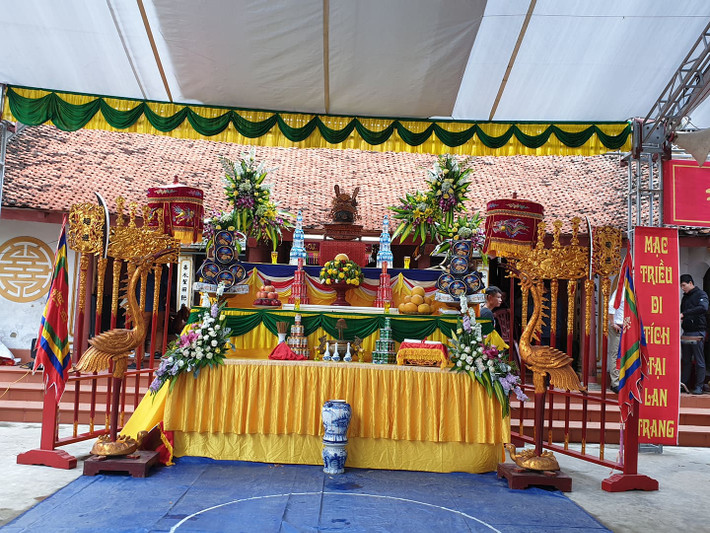 Sáng nay 18/2, (tức ngày 14 tháng Giêng âm lịch), tại cụm di tích Đình Chùa Hòa Liễu, xã Thuận Thiên, huyện Kiến Thụy, TP Hải Phòng diễn ra Lễ hội Minh Thề - thề sống trong sạch, không tham nhũng, không trộm cắp, không lấy của công làm của tư.