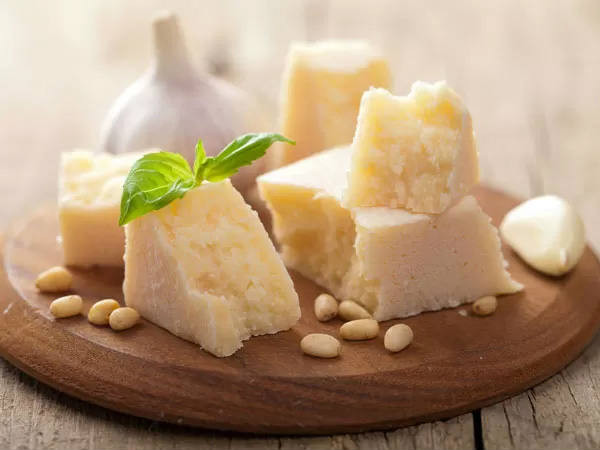 Ricotta là một loại phô mai kem phổ biến được sử dụng rộng rãi trong các món tráng miệng với nhiều loại trái cây ngọt. Ảnh: Boldsky.
