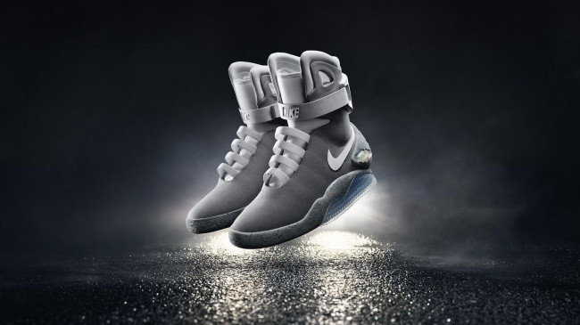 Hãng Nike đã sản xuất đôi giày thông minh có khả năng tự thắt dây giống như trong bộ phim “Back To The Future”. Với đôi giày này, bạn có thể tiết kiệm thời gian buộc giày mỗi khi bạn rời khỏi nhà. Ảnh: BS.