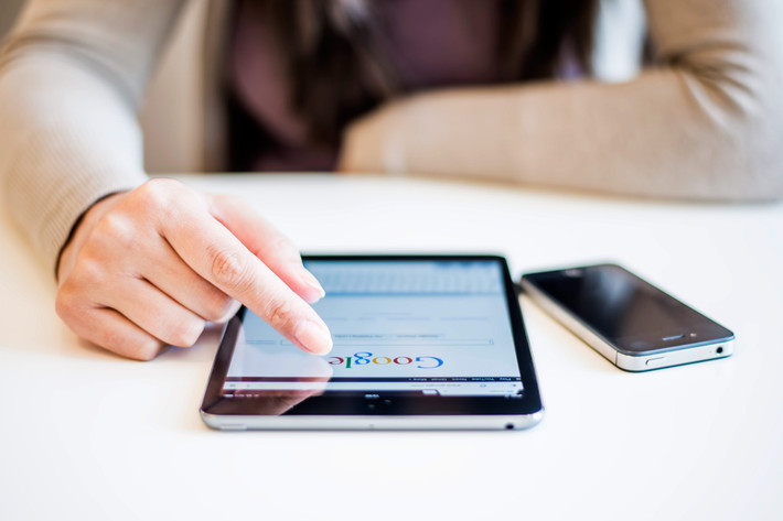 Google khiến bộ não ngày càng nhớ kém đi: Một nghiên cứu năm 2011 của Đại học Columbia phát hiện rằng khi bạn phụ thuộc nhiều vào Internet, não sẽ hoạt động ít đi. Điều đó có nghĩa là bộ não của chúng ta sẽ quên nhiều thứ theo thời gian. Ảnh: iStock.