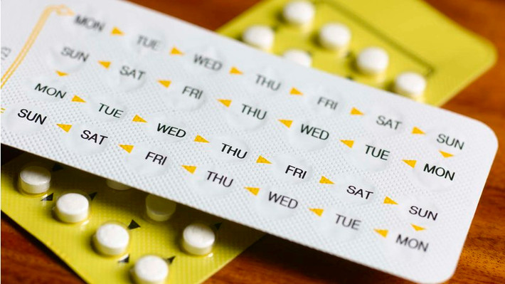 Cũng giống như sự thay đổi hormone thai kỳ có thể gây ra rụng tóc, sự thay đổi trong cân bằng hormone xảy ra khi mãn kinh hay khi uống thuốc tránh thai cũng gây ra kết quả tương tự. Ảnh: Getty.